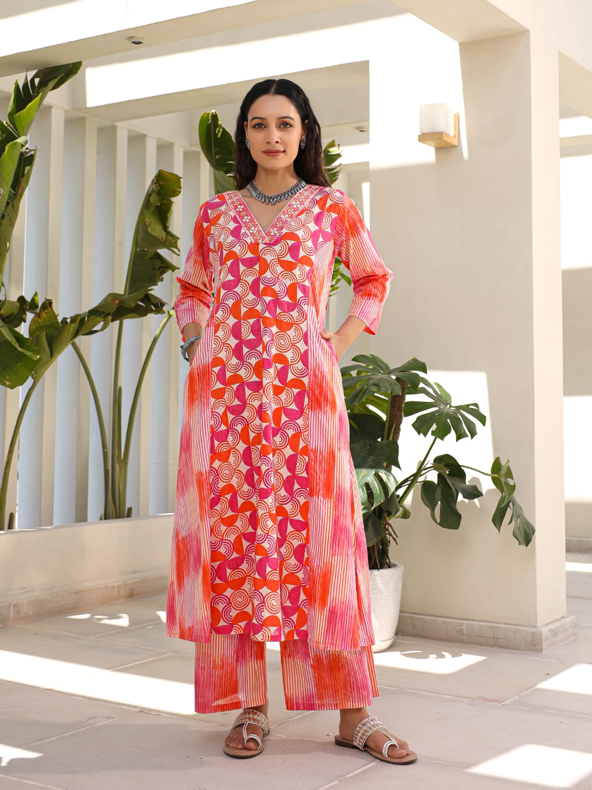 Womens pink cotton V neck three fourth sleeve printed Kurta Set