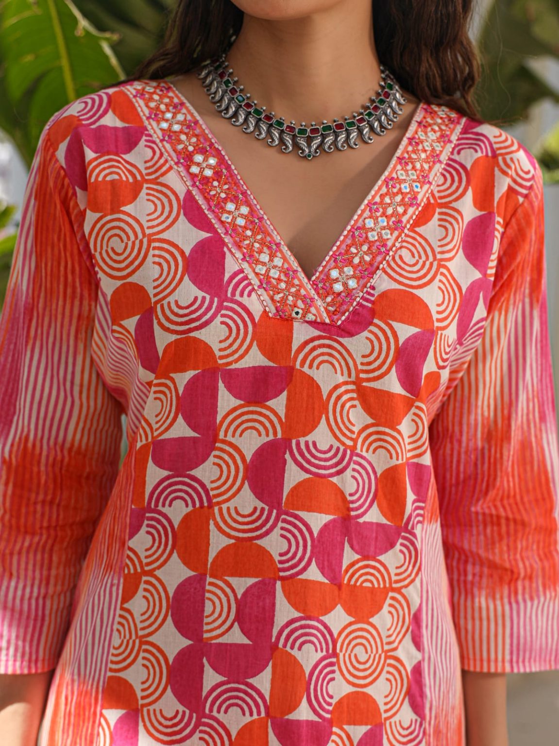 Womens pink cotton V neck three fourth sleeve printed Kurta Set