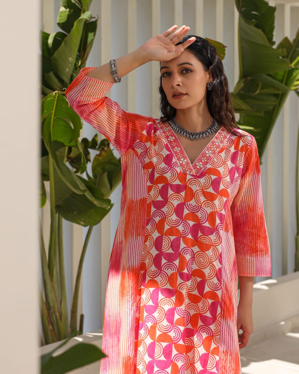 Womens pink cotton V neck three fourth sleeve printed Kurta Set