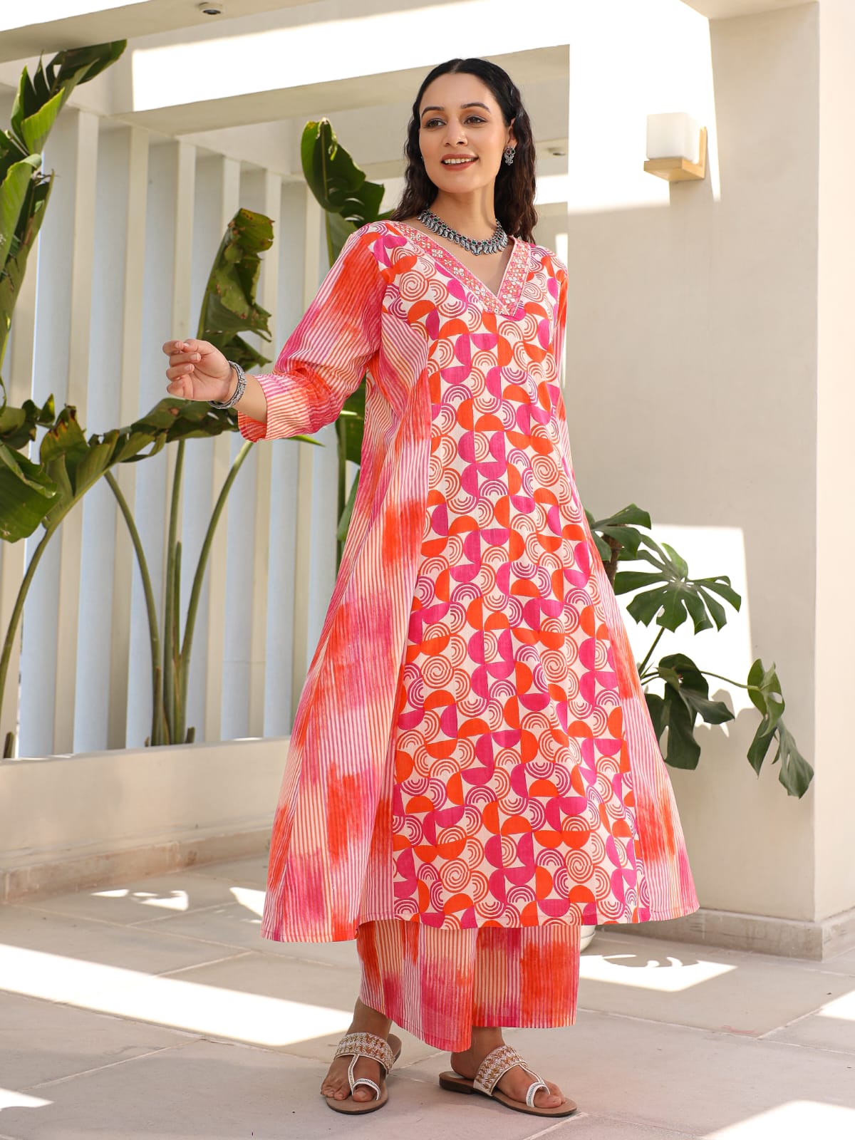 Womens pink cotton V neck three fourth sleeve printed Kurta Set